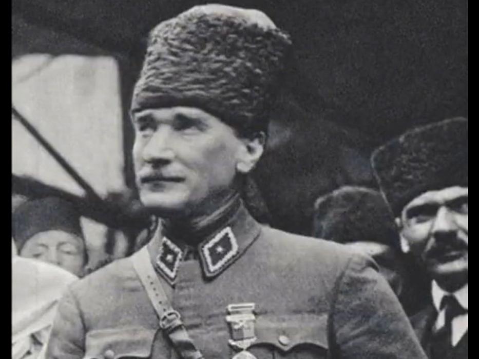 Eski bakan: Aslında Atatürk’ü çok seven birisi değilim