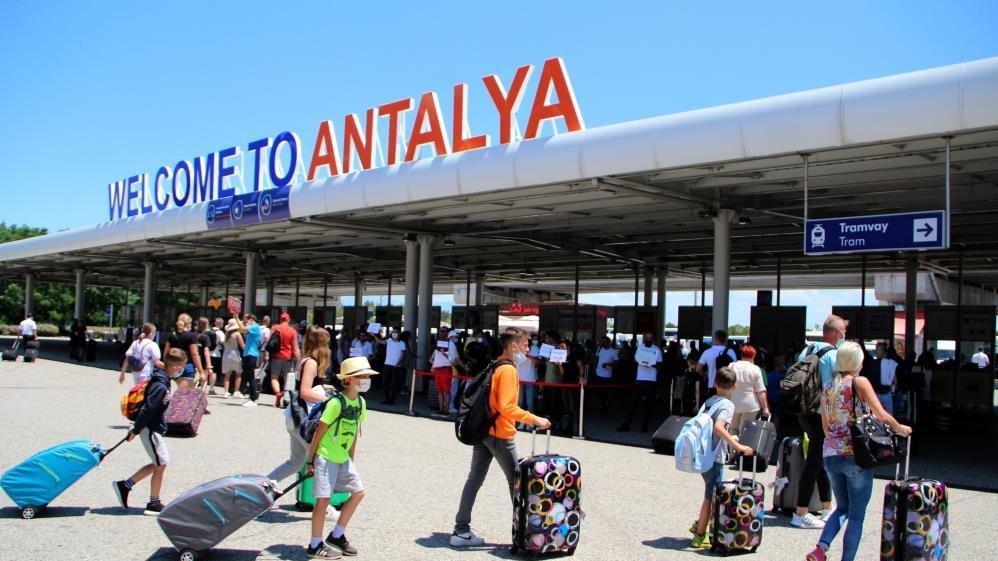 Antalya’ya hava yoluyla gelen turist sayısı 1 milyonu geçti