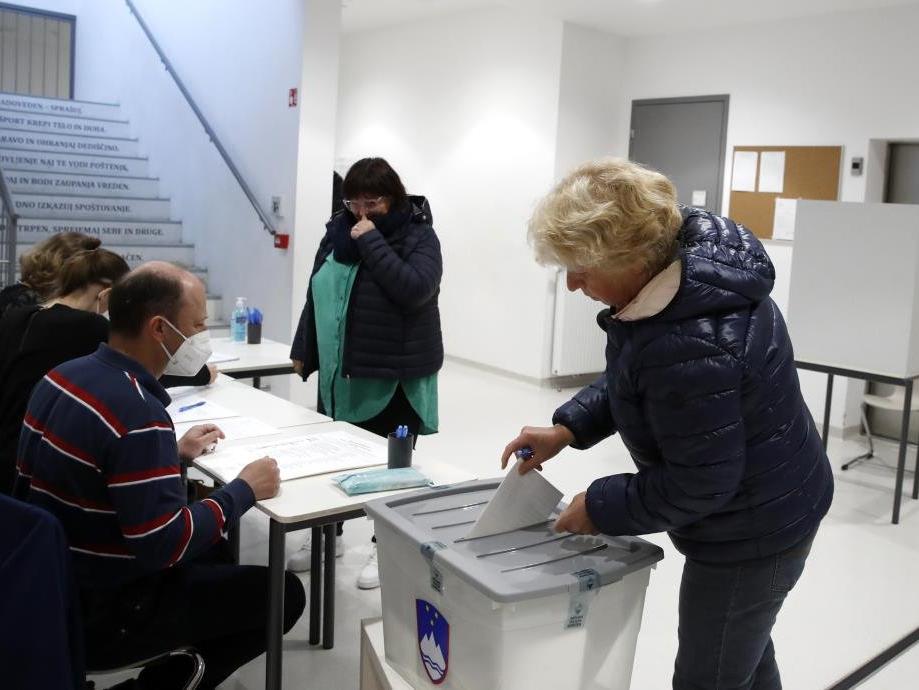 Slovenya’da liberaller seçimi önde götürüyor