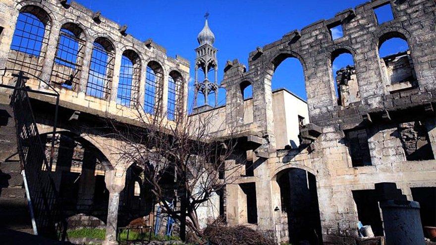 Harabeye dönmüştü... Tarihi Ermeni kilisesinde yeniden çan sesi yükselecek