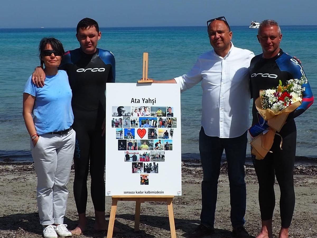 Otizmli sporcu Tuna, Yunanistan'dan Türkiye'ye yüzerek ilki başardı