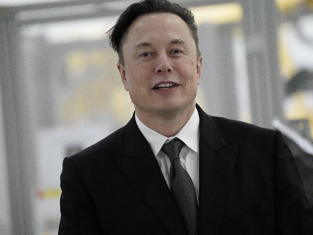 Elon Musk 4 milyar dolarlık Tesla hissesi sattı