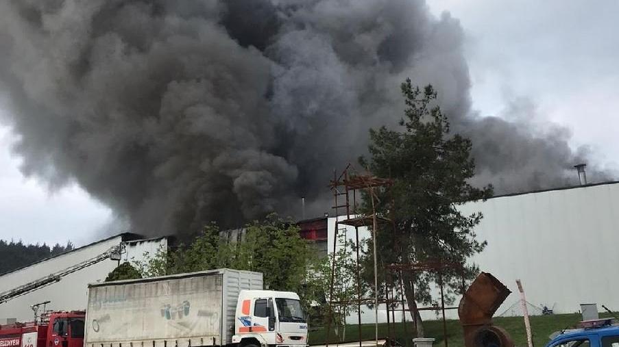 Bilecik'te bir günde ikinci lastik fabrikası yangını