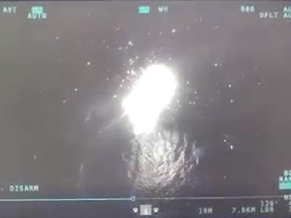 Ukrayna görüntüleri paylaştı: Ukrayna drone ile iki tekneyi batırdı