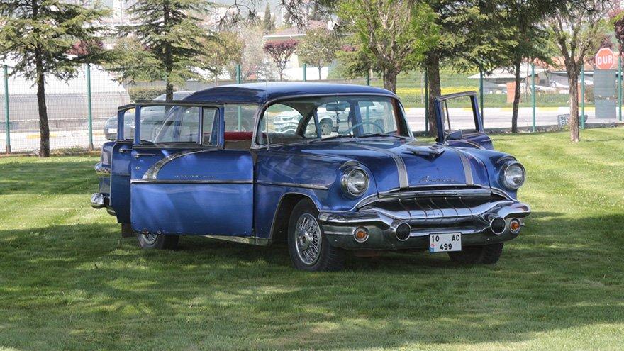 Ustasının emanet etttiği arabayla 66 yıldır yollarda