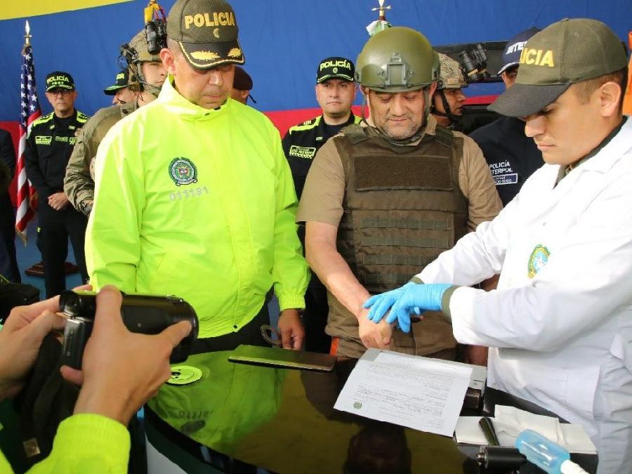 Kolombiya, uyuşturucu çetesi liderini ABD'ye iade etti
