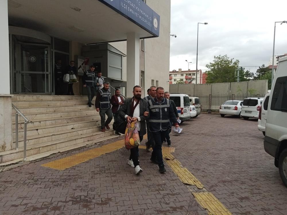 Aranan şahıslara operasyon: 16 gözaltı