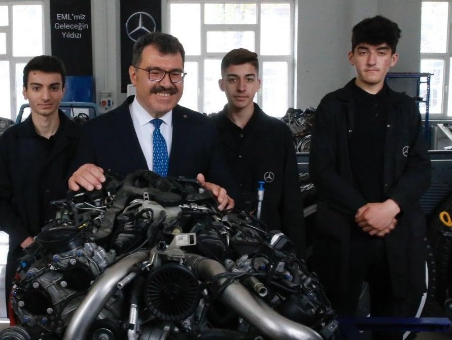 TÜBİTAK Başkanı Mandal: Uzaya hakim olan demek, dünyaya hakim olmak demek