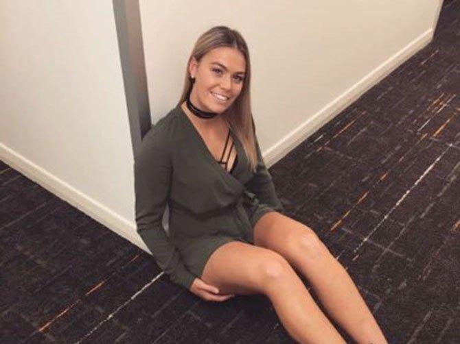 Öğrencisiyle cinsel ilişkiye girmekle suçlanan öğretmen, okulu ayağa kaldırdı