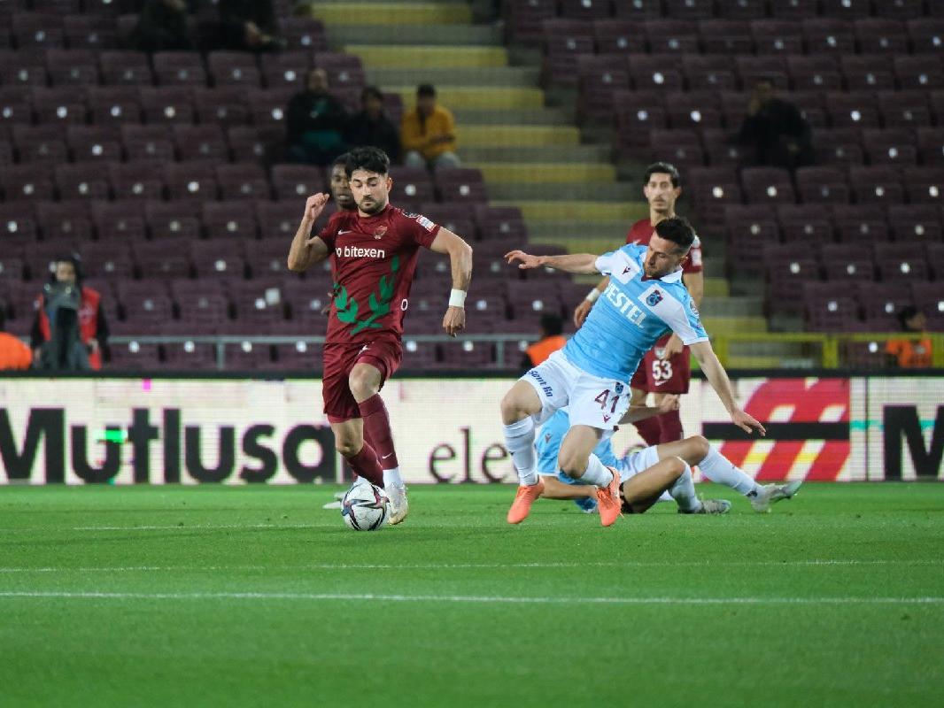 Şampiyon Trabzonspor, Hatay'da galibiyeti 90+4'te kaçırdı: 1-1