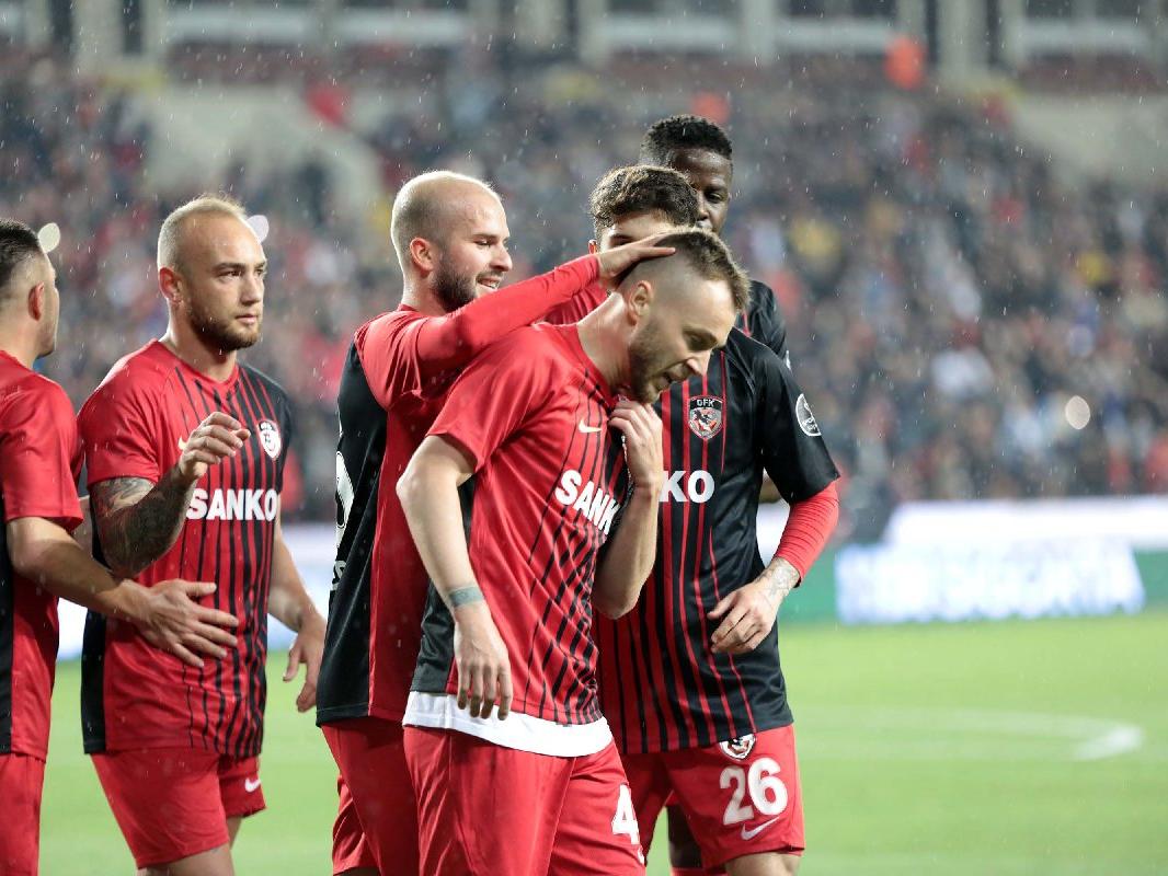 Gaziantep FK puan aldı; Altay ile Çaykur Rizespor, Süper Lig'e veda etti