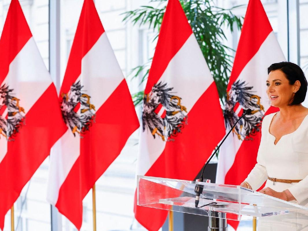 Avusturya Tarım ve Turizm Bakanı Köstinger istifa etti
