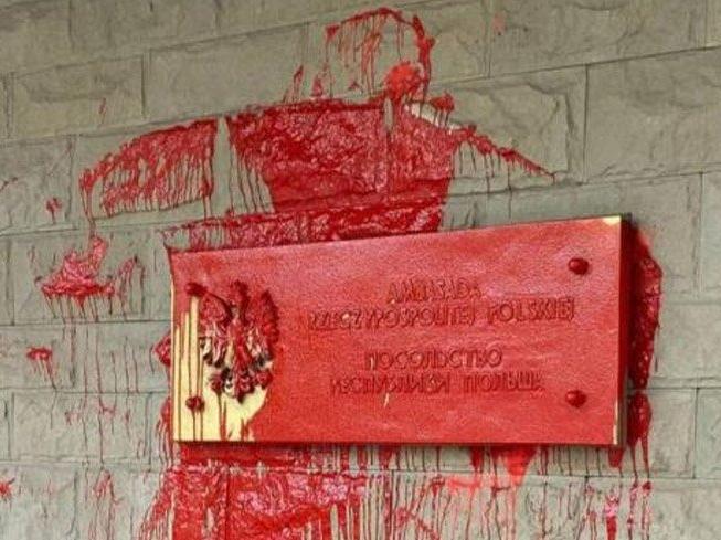 Polonya'nın Moskova Büyükelçiliğine boyalı saldırı