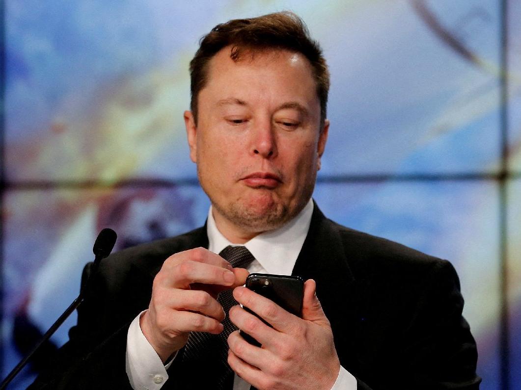 Elon Musk: Twitter'ın satışı beklemede