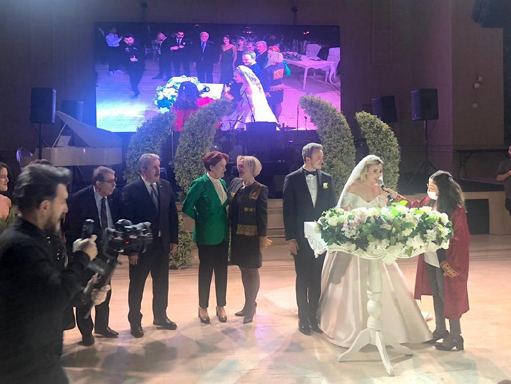 MHP'nin düğününde Akşener nikah şahidi oldu