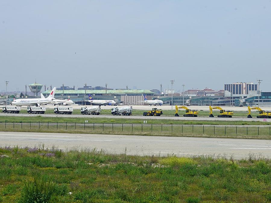 Rize'de havalimanı açtılar, İstanbul'da havalimanı yıkıyorlar