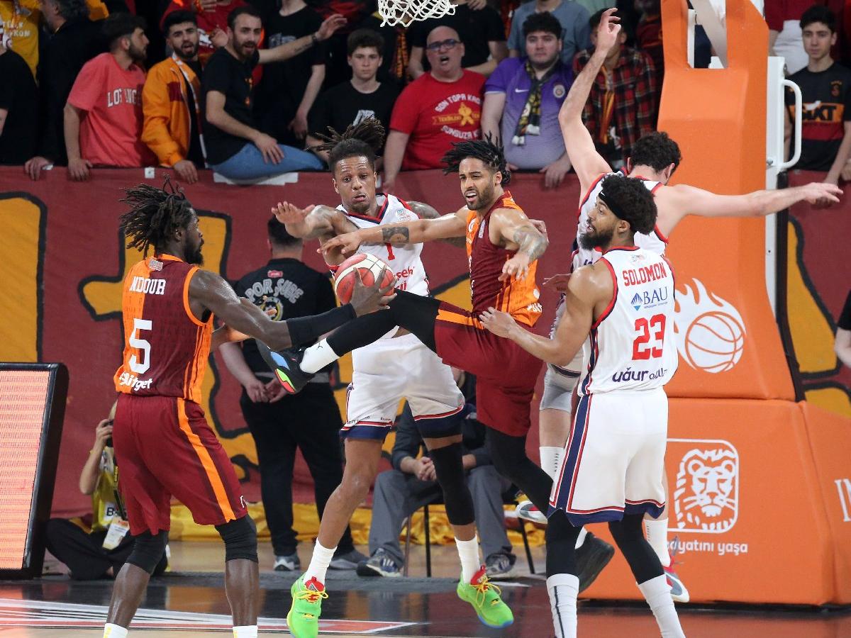 Galatasaray Nef, seride öne geçti