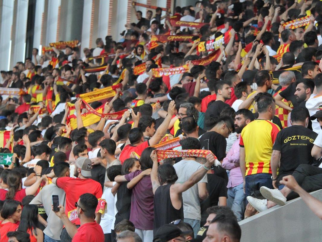 Göztepe'den Süper Lig'e 'İsyan Marşı'yla veda