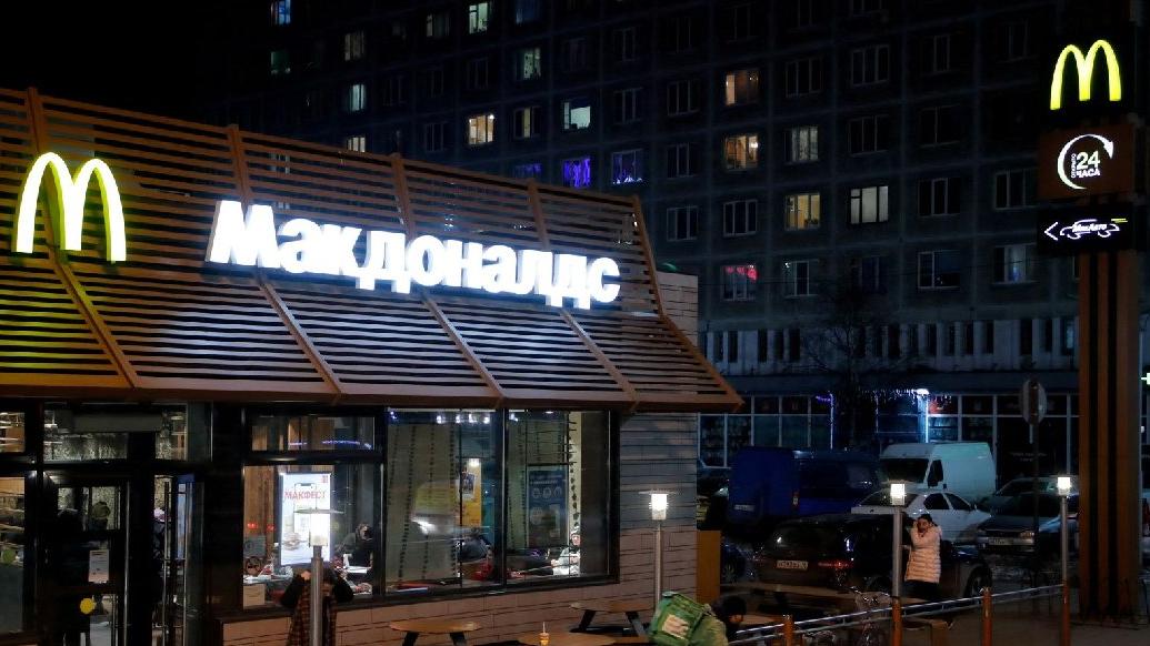McDonald's 30 yıl önce girdiği Rusya pazarından resmen çıkıyor