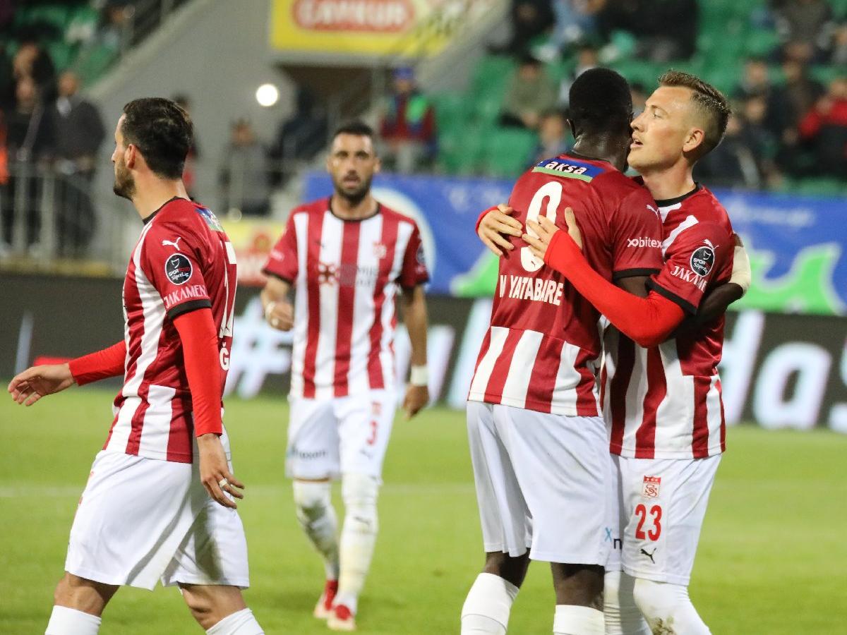 Sivasspor, Rize'de geriden gelip kazandı