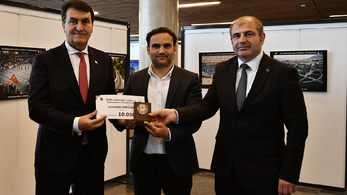 AKP'li belediye kendi kendine ödül verdi