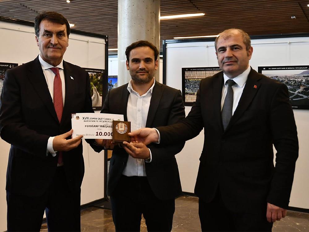 AKP'li belediye kendi kendine ödül verdi