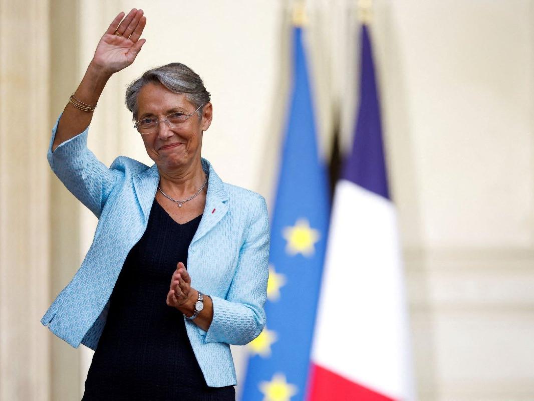 Fransa'da kadın başbakanın unvanı tartışma yarattı