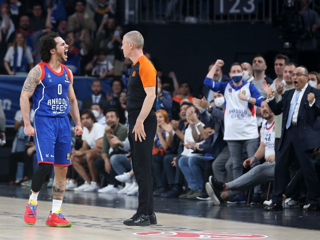 Anadolu Efes, EuroLeague'de final için sahaya çıkıyor