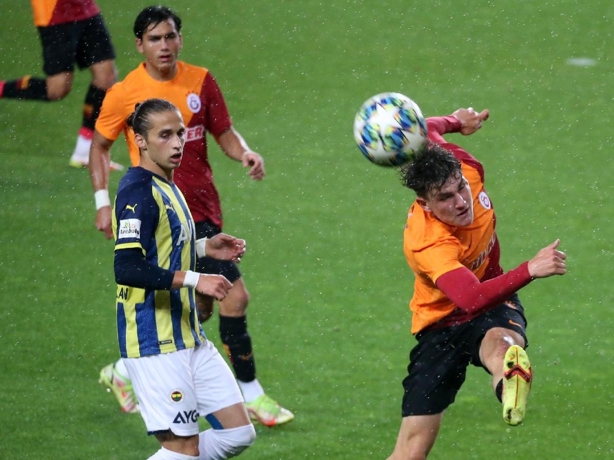 Kadıköy'deki U19 derbisinde gülen Galatasaray