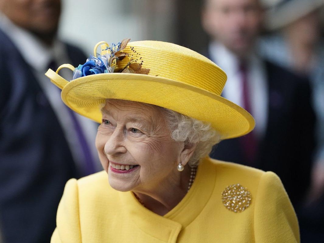 Kraliçe Elizabeth'in 70. yıl kutlamalarında yıldızlar geçidi