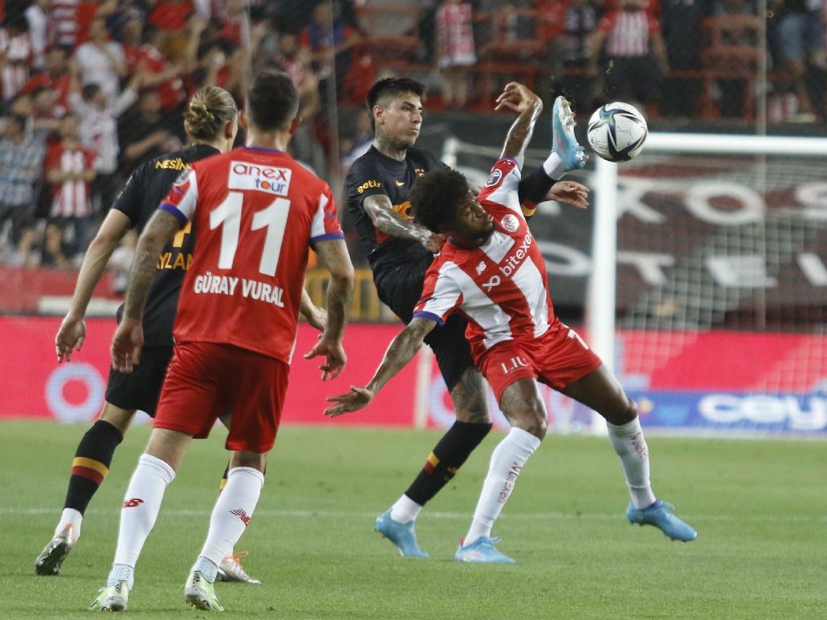 Galatasaray sezonu Antalyaspor beraberliği ile bitirdi