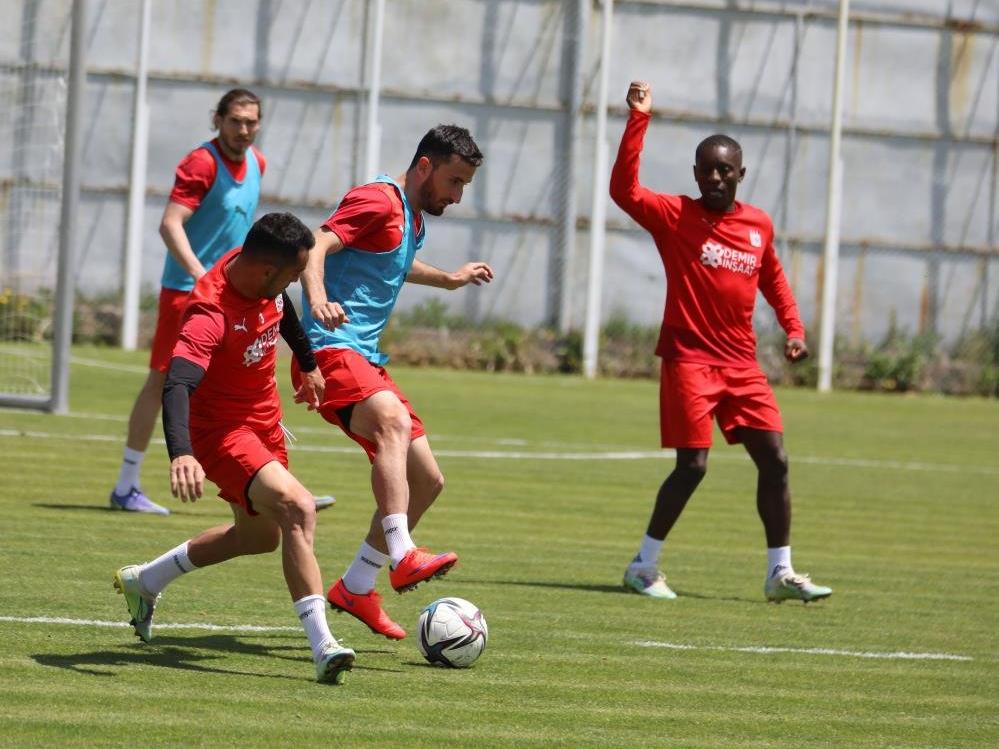 Sivasspor kupa finali hazırlıklarına başladı