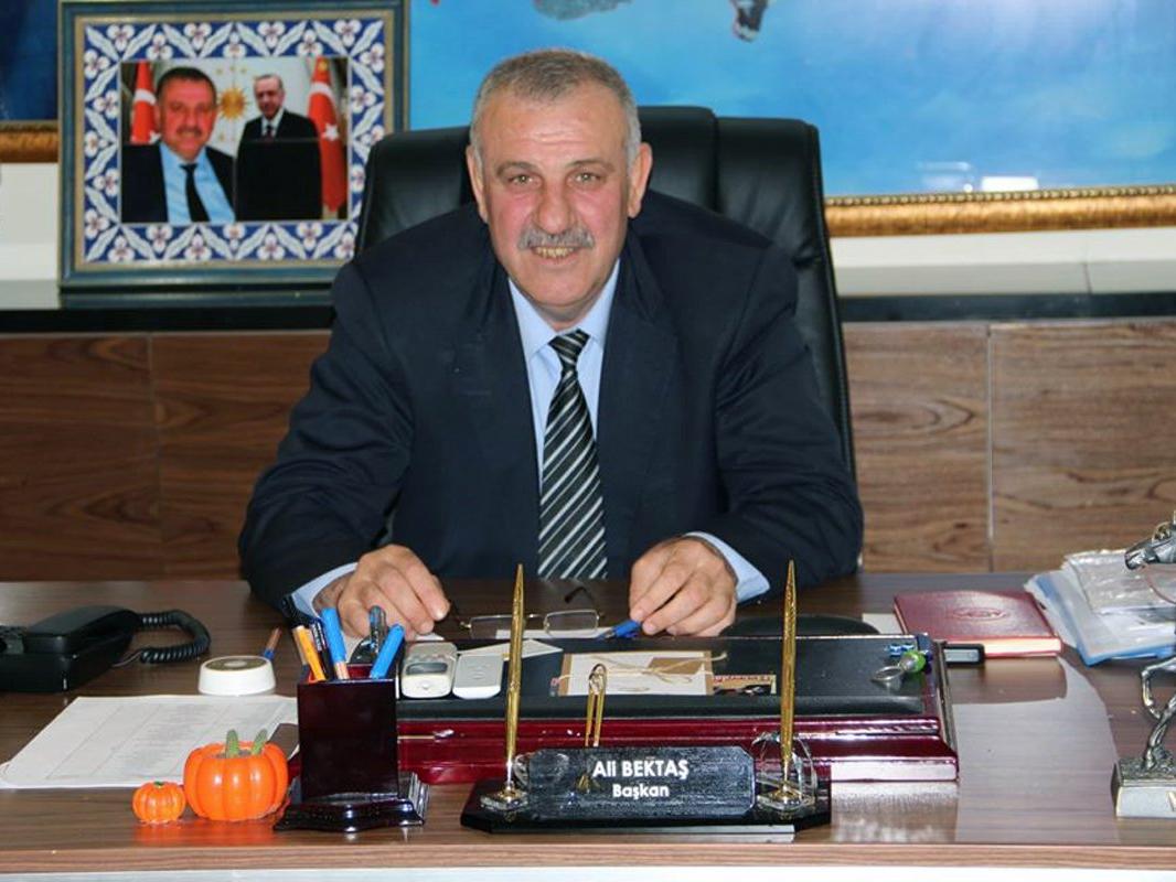 AKP'li başkana, gazetecileri tehdit etmekten komik ceza