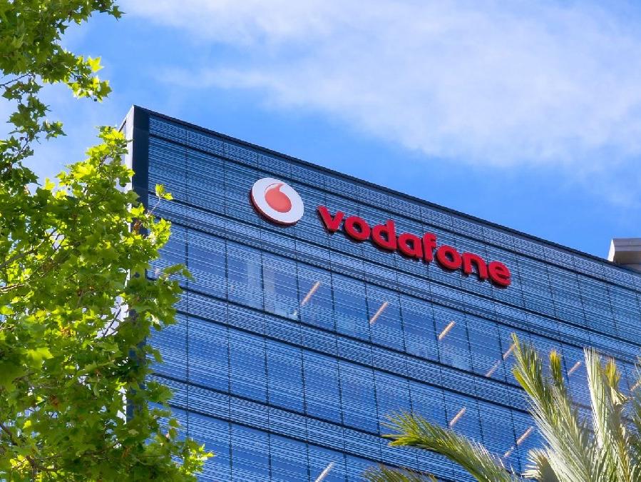 BAE, Vodafone'a ortak oldu