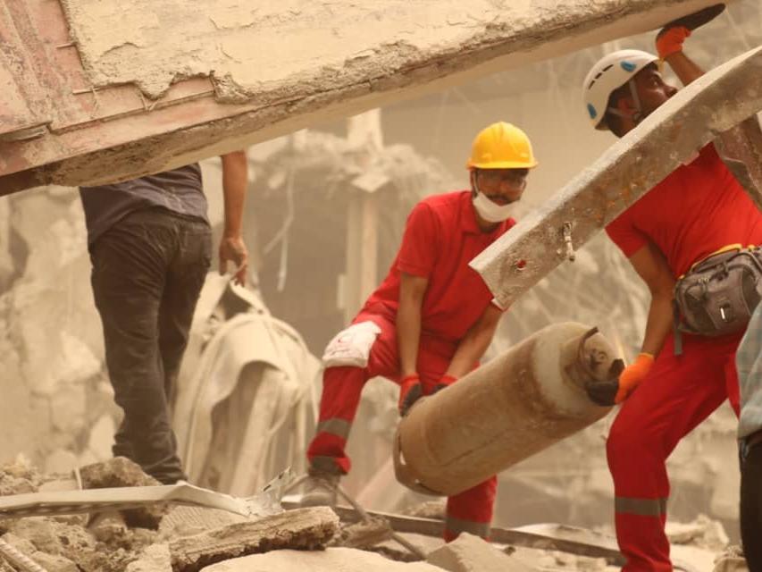 İran'da bina çöktü: Ölü sayısı artıyor