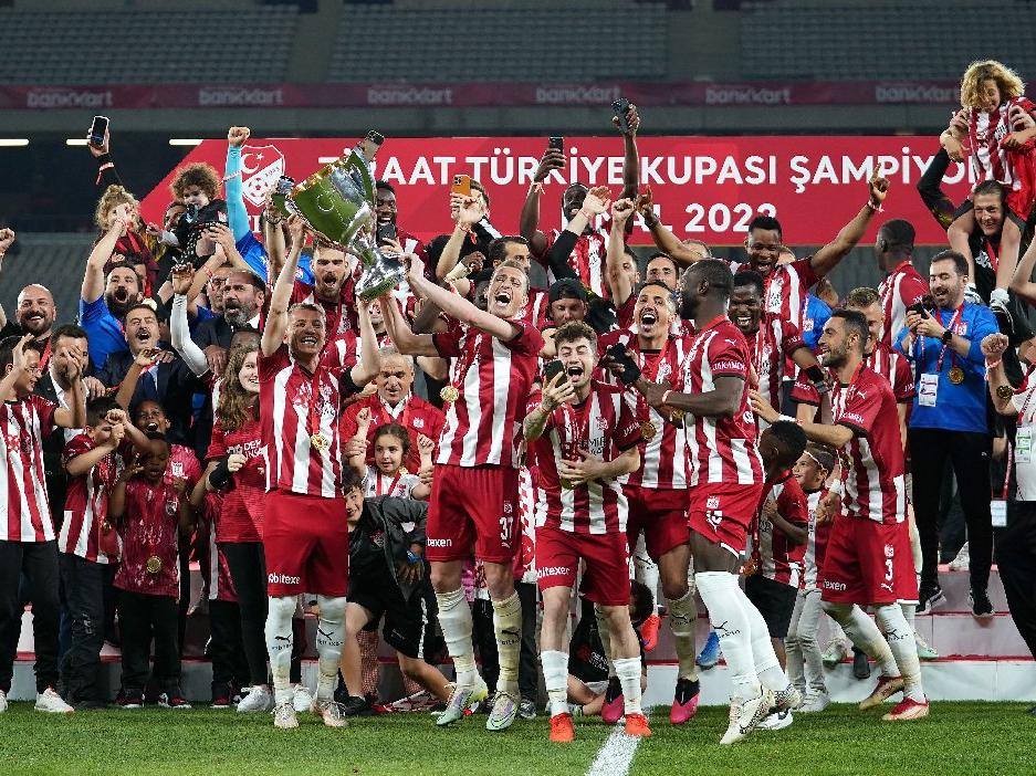 Ziraat Türkiye Kupası Finali'nde Sivasspor, Kayserispor'u yıktı: 3-2