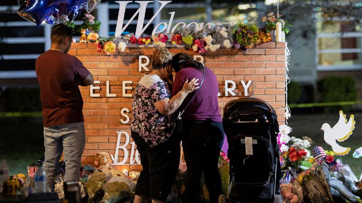 ABD, Teksas’ta ilkokula düzenlenen saldırının yasını tutuyor