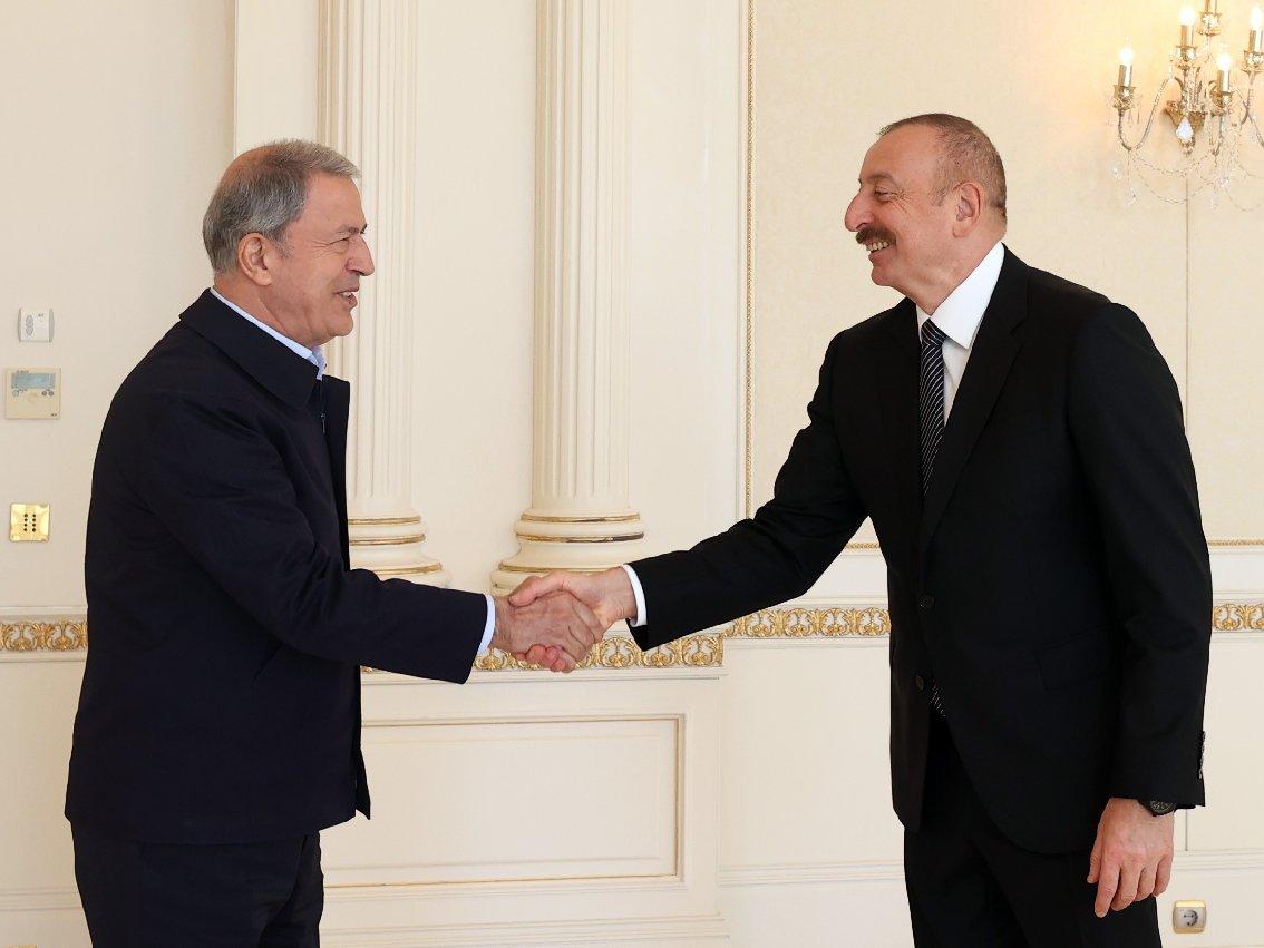 Milli Savunma Bakanı Akar Azerbaycan Cumhurbaşkanı Aliyev ile görüştü