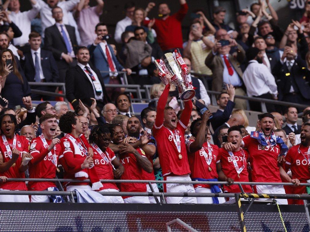 Huddersfield Town'u yenen Nottingham Forest, 23 yıl sonra Premier Lig'e yükseldi: 0-1