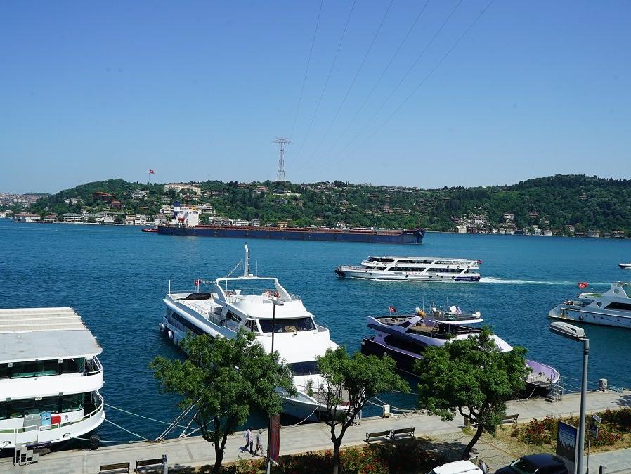 Semt sakinlerinden dikkat çeken iddia: Tur tekneleri atık sularını Boğaz'a boşaltıyor
