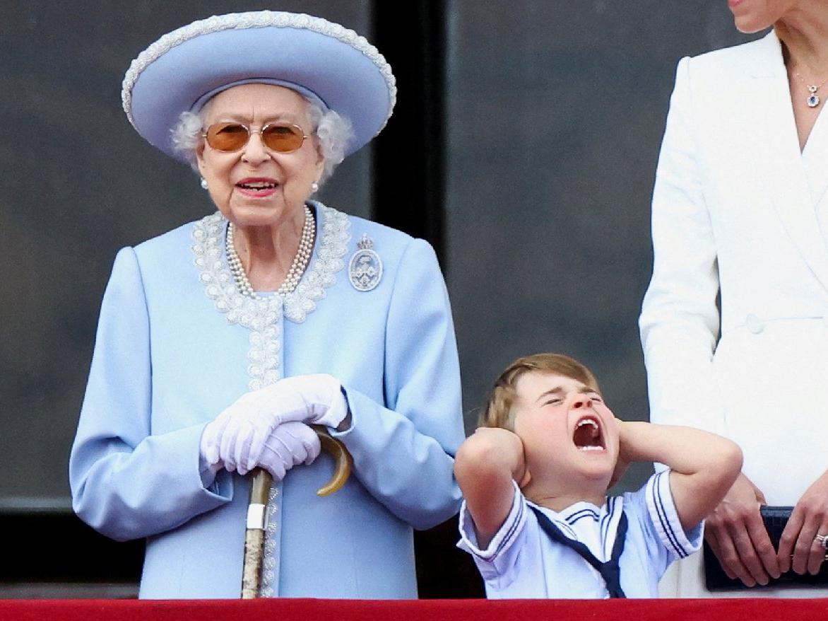 Kraliçe Elizabeth şaştı kaldı: Törene 4 yaşındaki Prens Louis damga vurdu