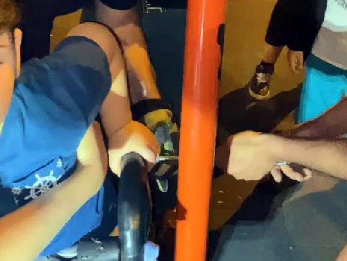 3 yaşındaki çocuk salıncağa sıkıştı