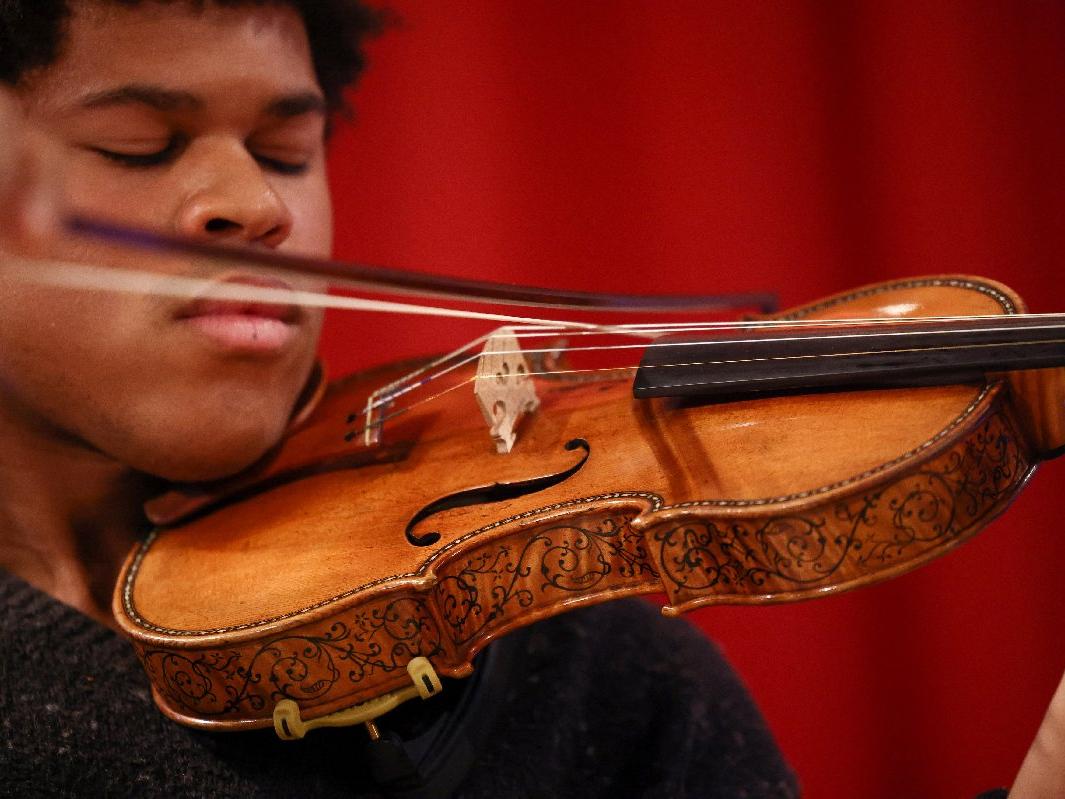 1679'da yapılan Stradivari kemanı açık artırmaya çıkıyor: Rekor bekleniyor