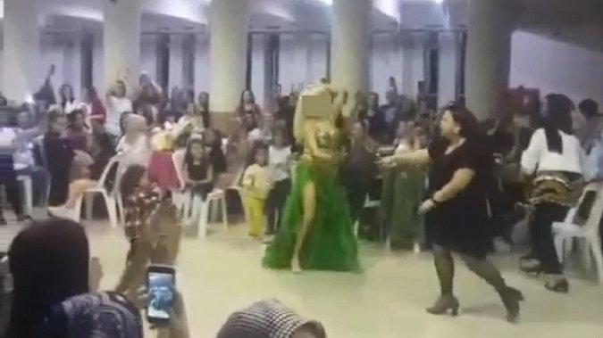 Okulda dansözlü eğlence açıklaması: Çalgıcı hanımın kızı...