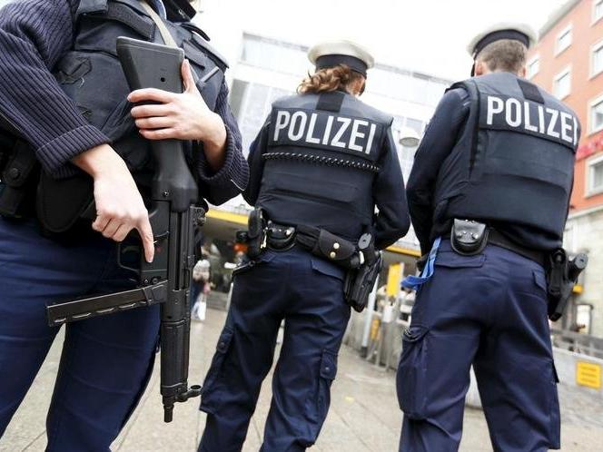 Almanya'da alışveriş merkezinde silahlı saldırı: 2 ölü