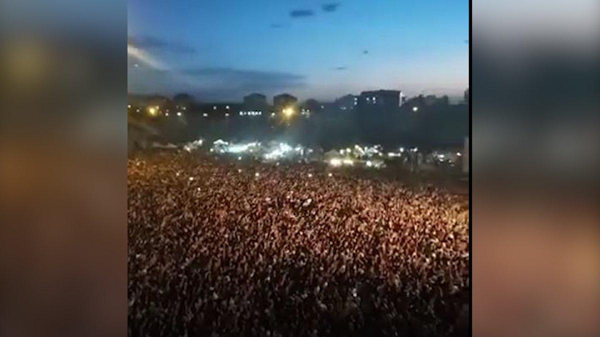 Kayseri'de binlerce genç İzmir Marşı’nı böyle söyledi