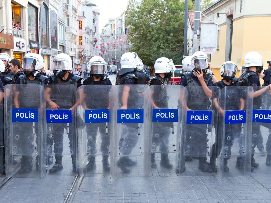 Polisten ek gösterge tepkisi: 'Devrim değil göz boyama’