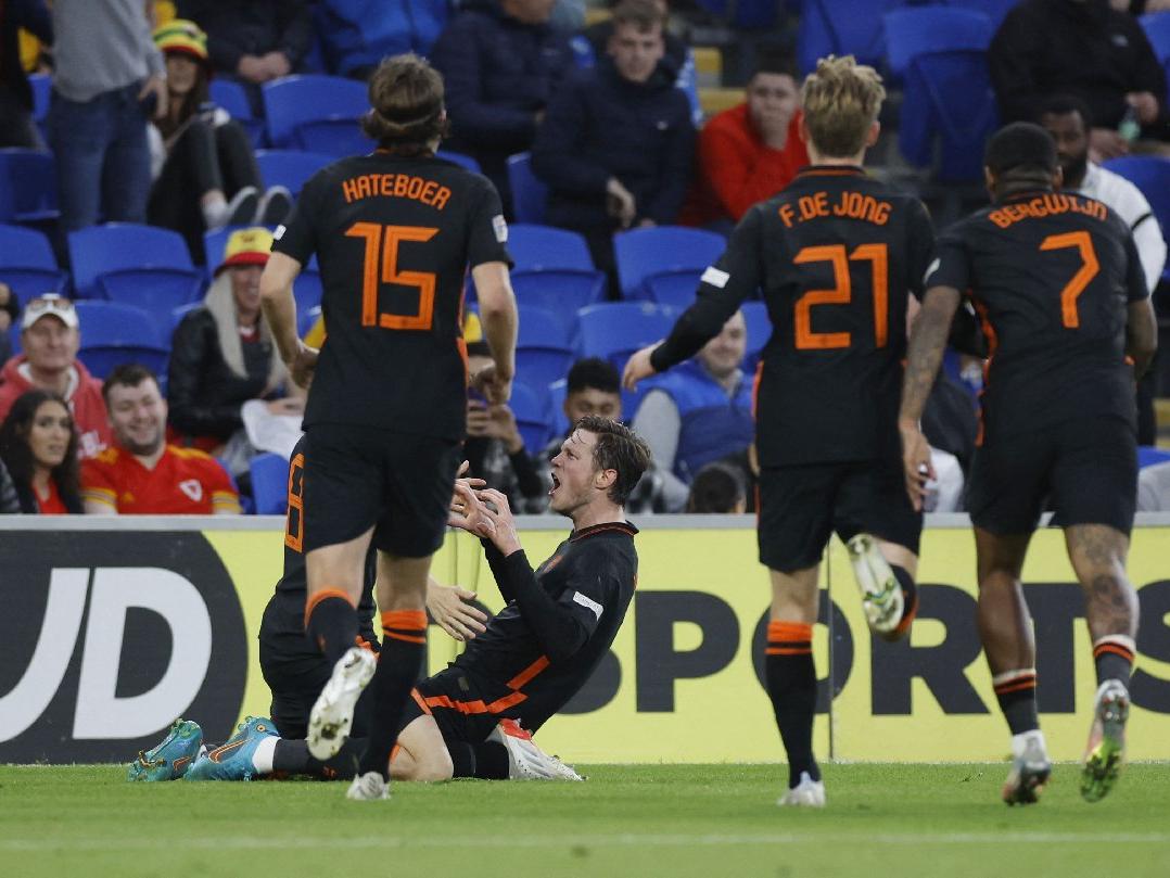 Hollanda'ya galibiyeti Wout Weghorst getirdi! 90+4'te müthiş kafa golü...