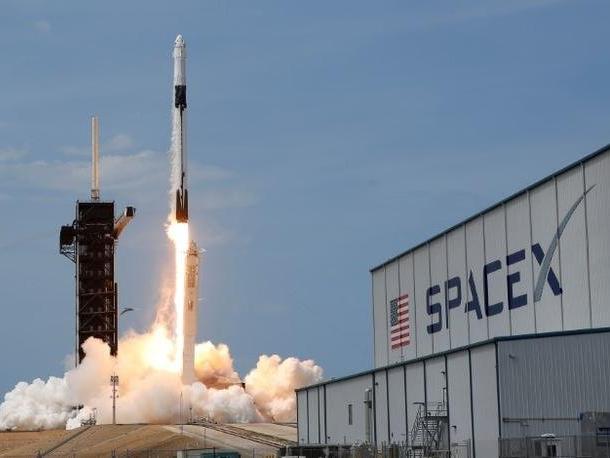 SpaceX'in kargo uçuşuna erteleme: Son testlerden geçemedi