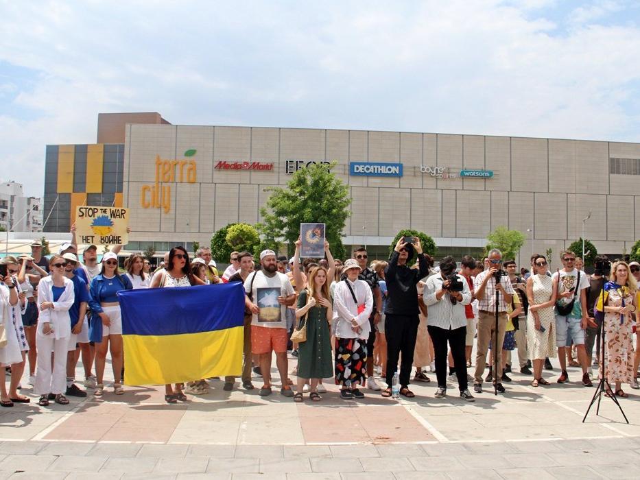 Antalya'da Ruslar ve Ukraynalılar birlikte eylem yaptı